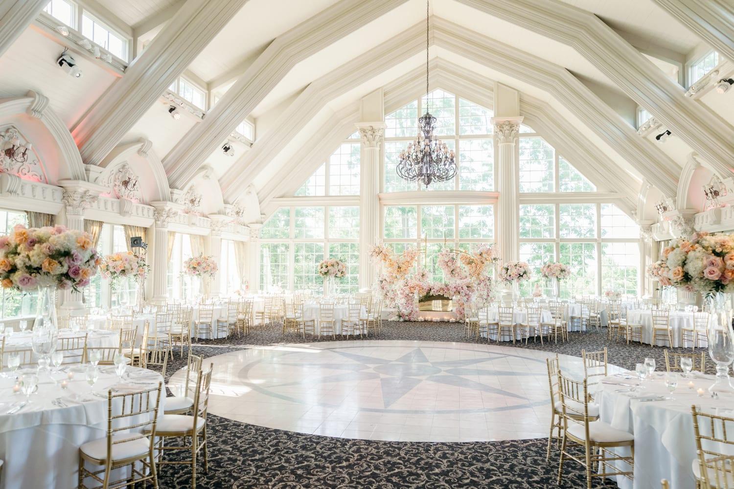 elevating Elegance: The allure of ⁢Glamorous Settings